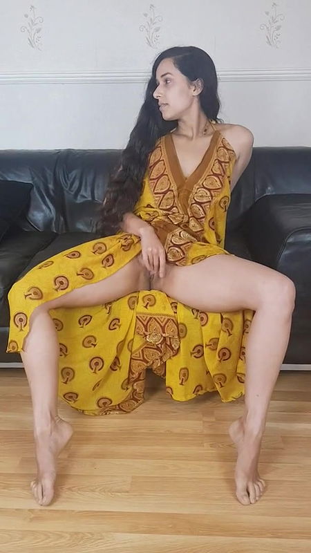 Desi babe rubbing pussy and fignering ass