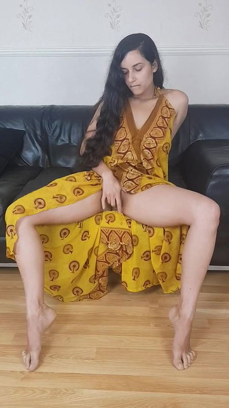 Desi babe rubbing pussy and fignering ass