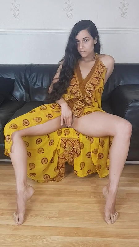 Desi babe rubbing pussy and fignering ass