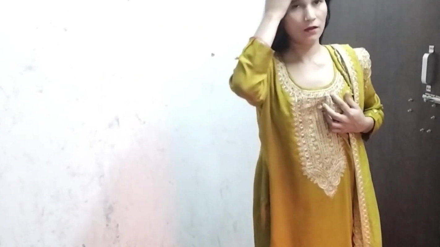 Bhabhi ko gandi video dikha kar chod diya