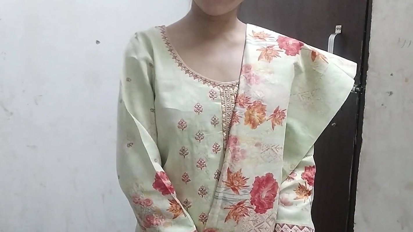 Bhabhi ne ghar band kar ke mera land apne muh liya