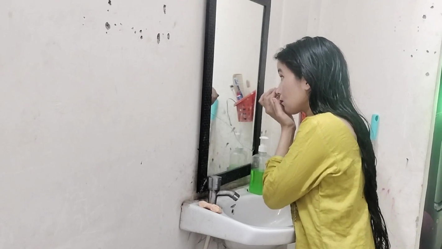 Bhabhi Shopping ke liye ready ho rhi thi dever ne pel diya