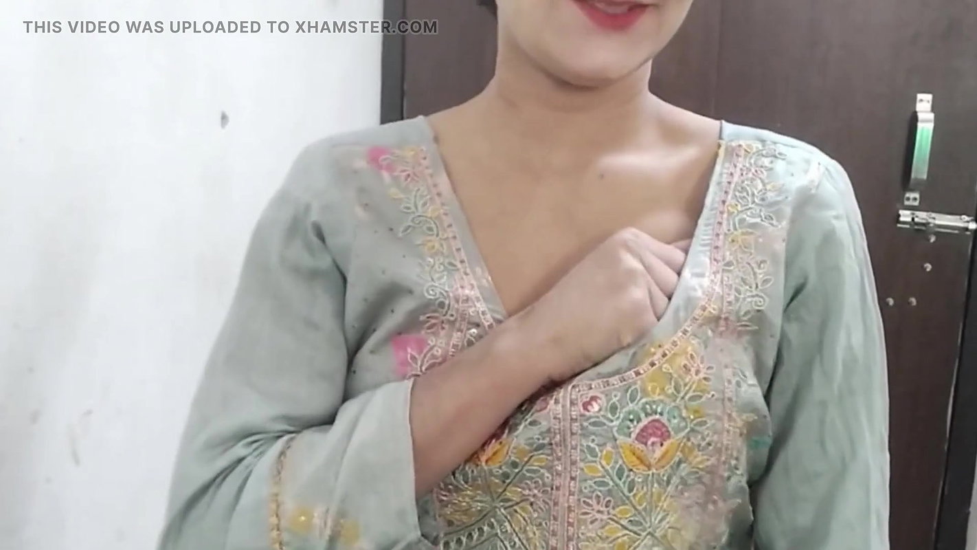 Chacha ne jabar dasti room me aakr choda