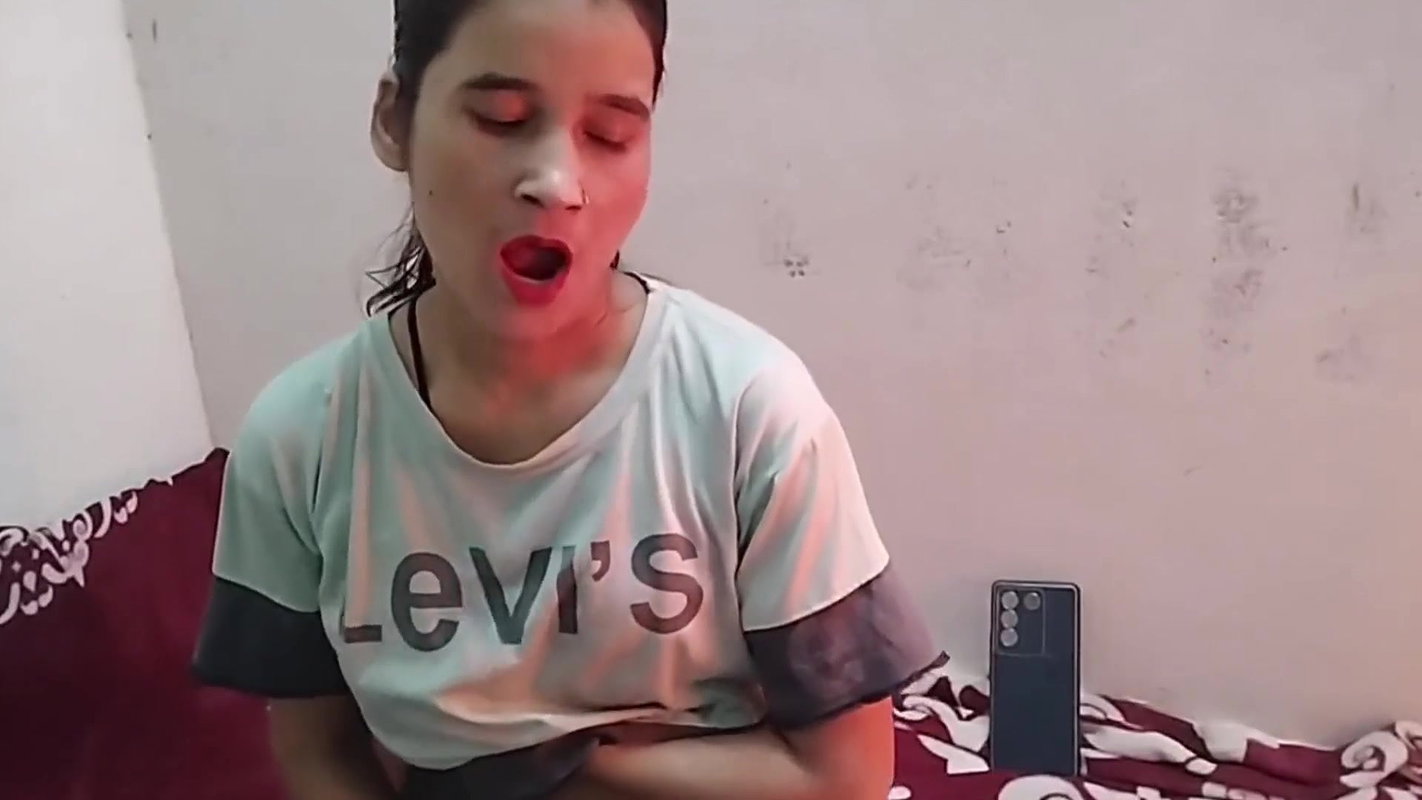 Chachi ko kapde utaar te dekh liya