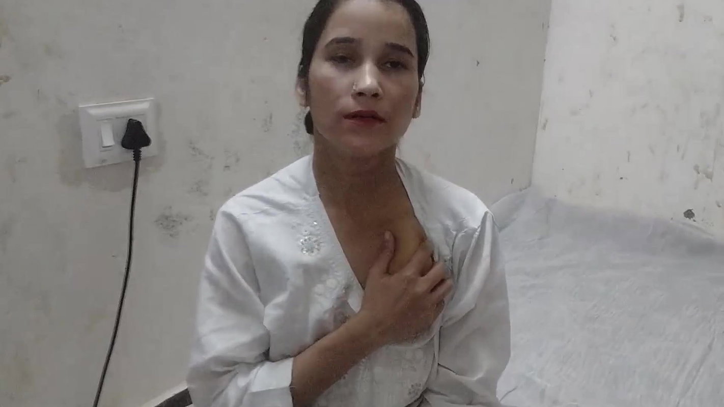 College girl ke room me hi bula kar choda