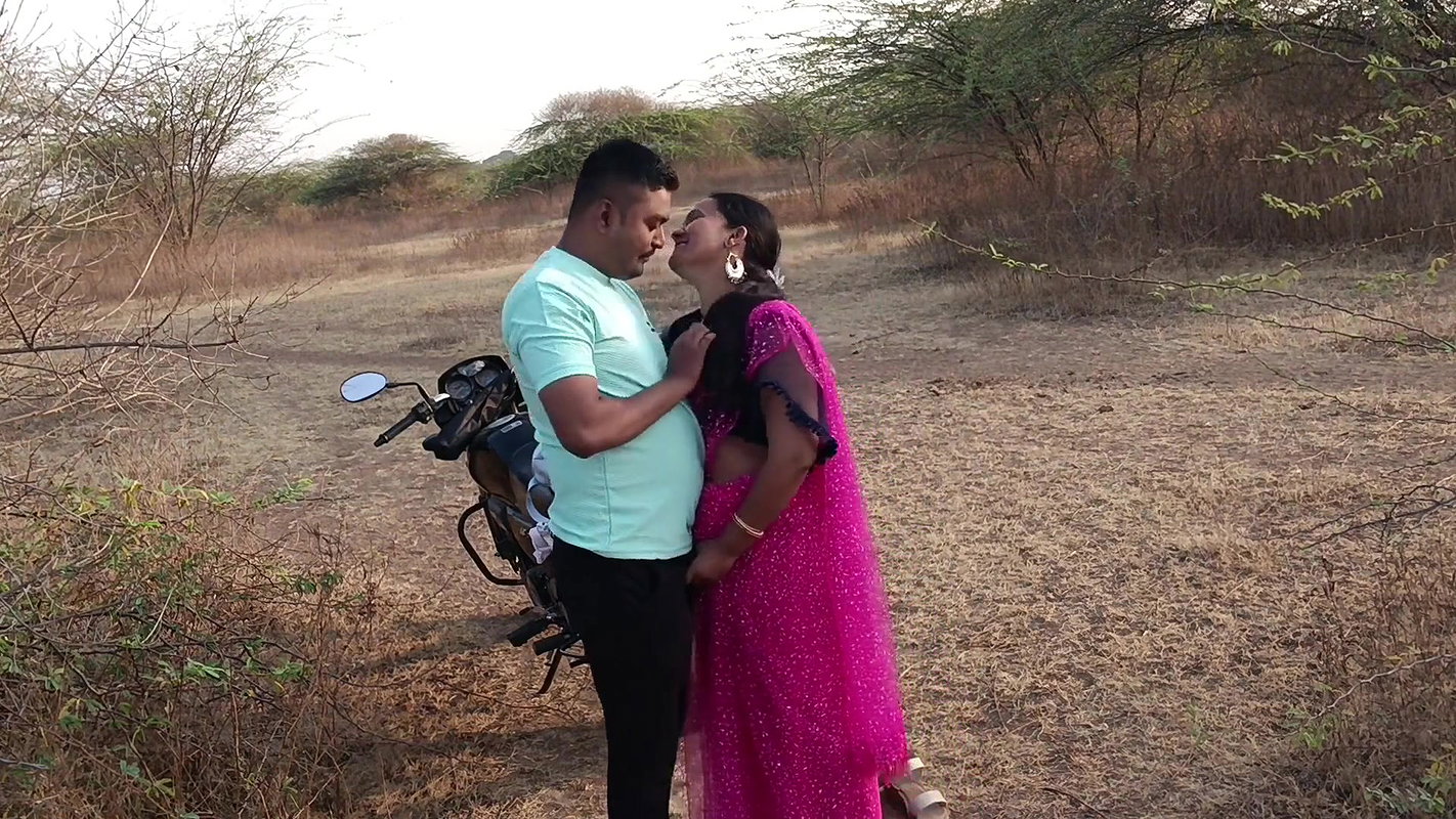 Cute Kavita Bhabhi Fuck with Boyfriend Tatya Cheating on Husband in Jungle