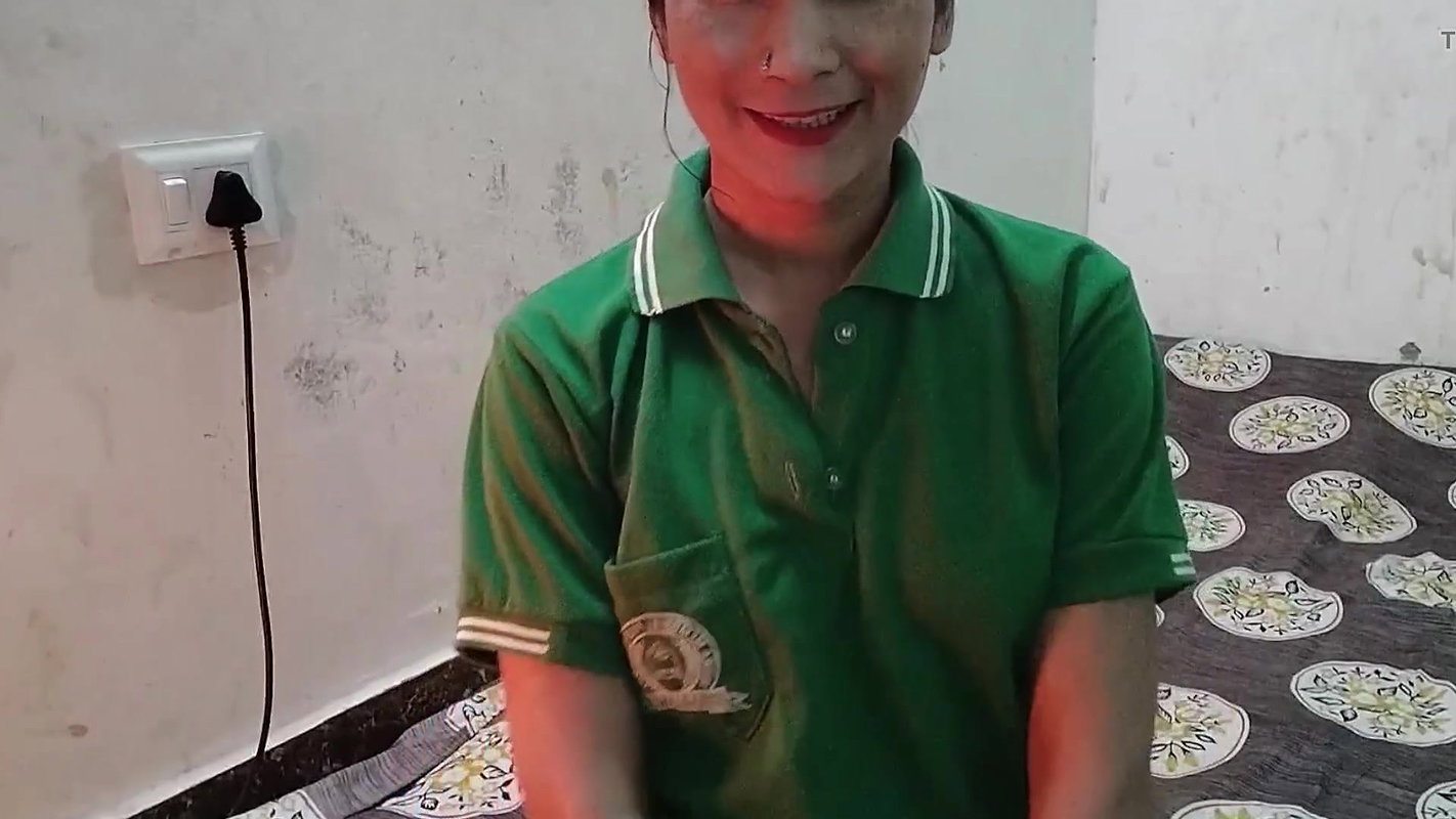 Desi aunty ko nanga kar diya paani paani nikala