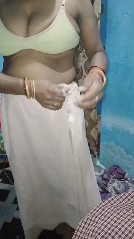 Desi Bhabhi Romantic video dekh ke maja lo