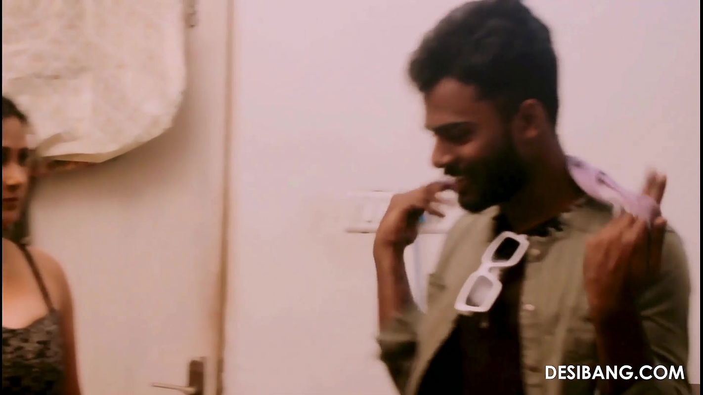 Desi Housewife is not Satisfied at DesiBang