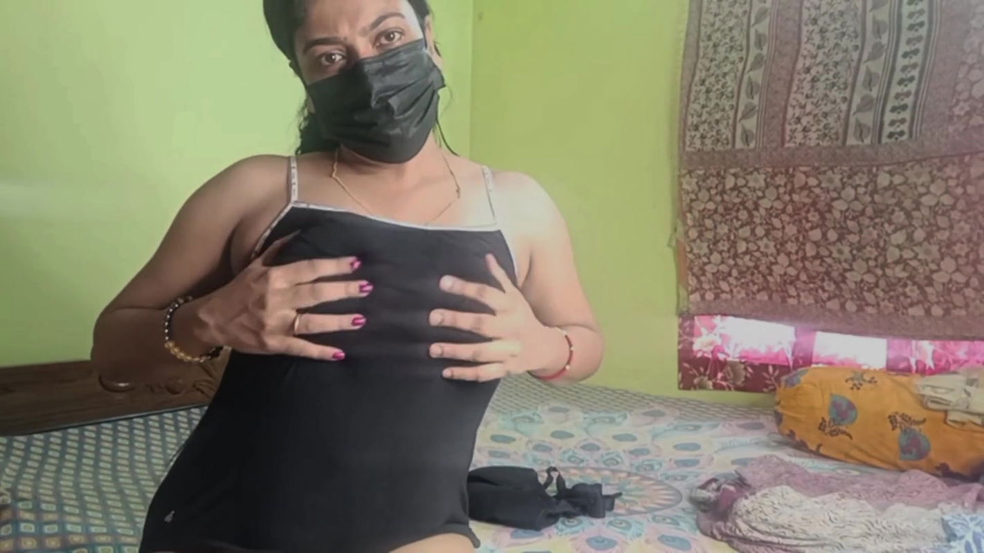 Desi Village Aunty Lavisha Changing Saree, Hairy Pussy Caught in Close-Up