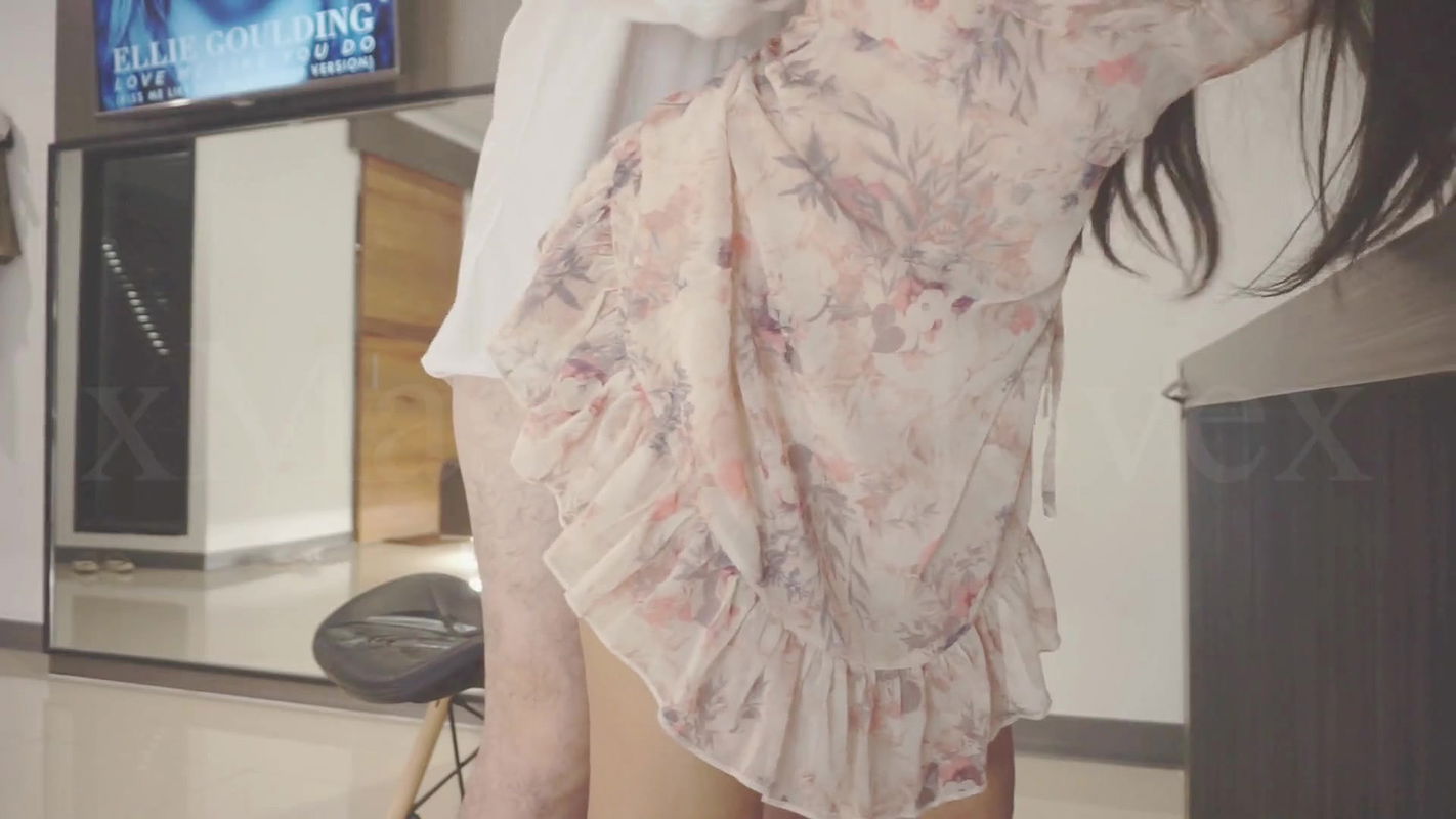 Wireless Vibrator with Sexy Girl Wear Floral Dress version 2 -xMassageLovex