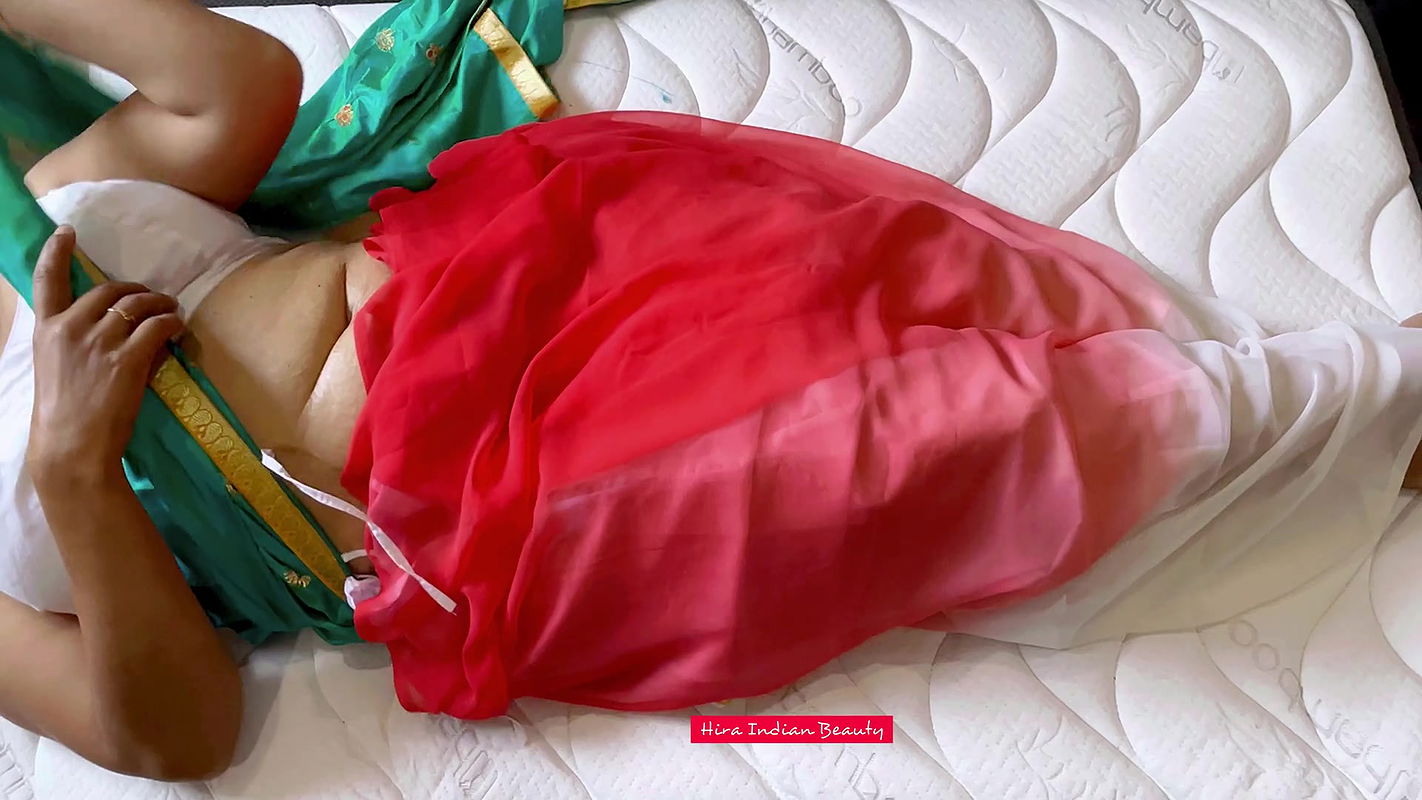 Step Son’s Massage to his Mom in Saree – Navel and Pussy Massage – Moans Very Louder