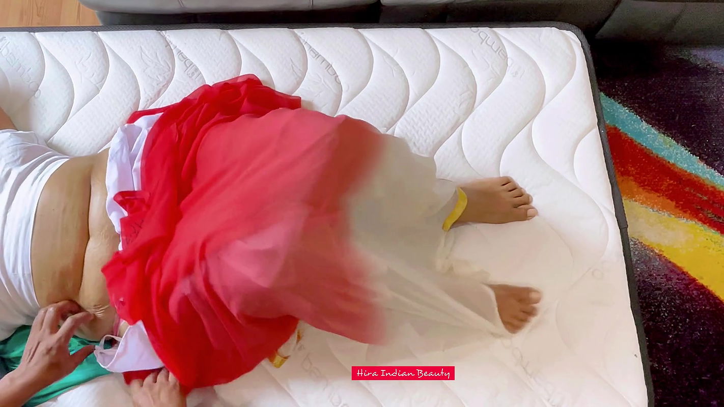 Step Son’s Massage to his Mom in Saree – Navel and Pussy Massage – Moans Very Louder