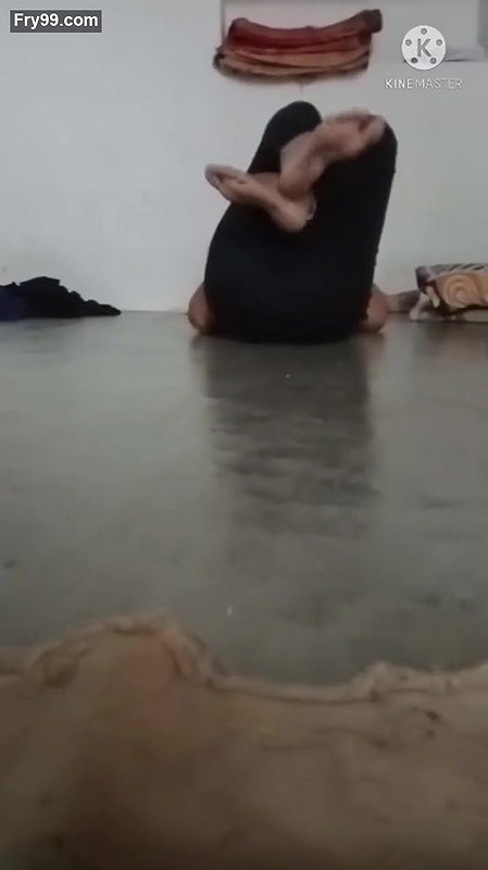 girlfriend in her friends room and enjoyed a lot with fingering