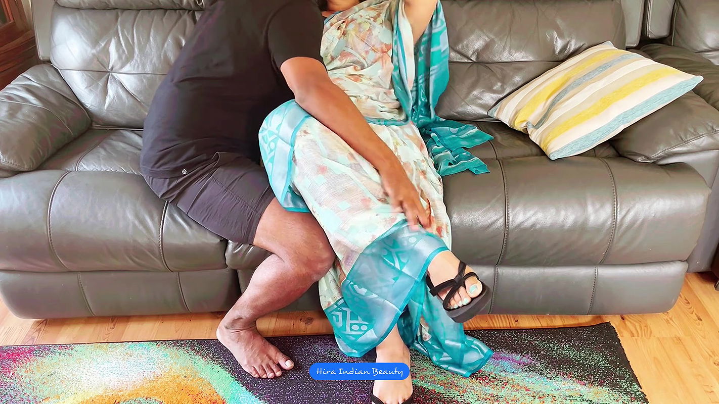 Saree Sex – My Slave Fingering and Eating My Pussy when Husband is not home – Very Loud Moaning