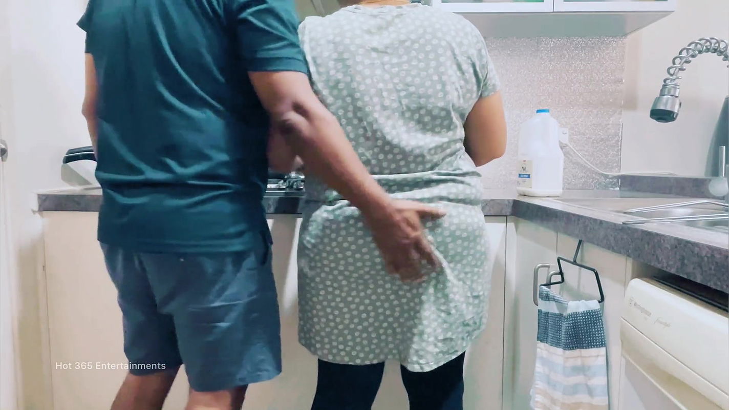 Romantic Indian Couple – Wife’s Ass Spanked, fingered and Boobs Squeezed in the Kitchen