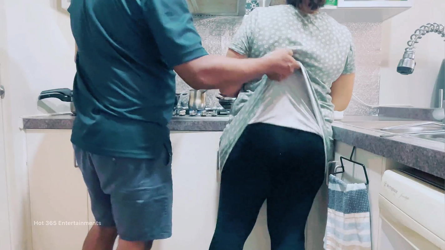Romantic Indian Couple – Wife’s Ass Spanked, fingered and Boobs Squeezed in the Kitchen