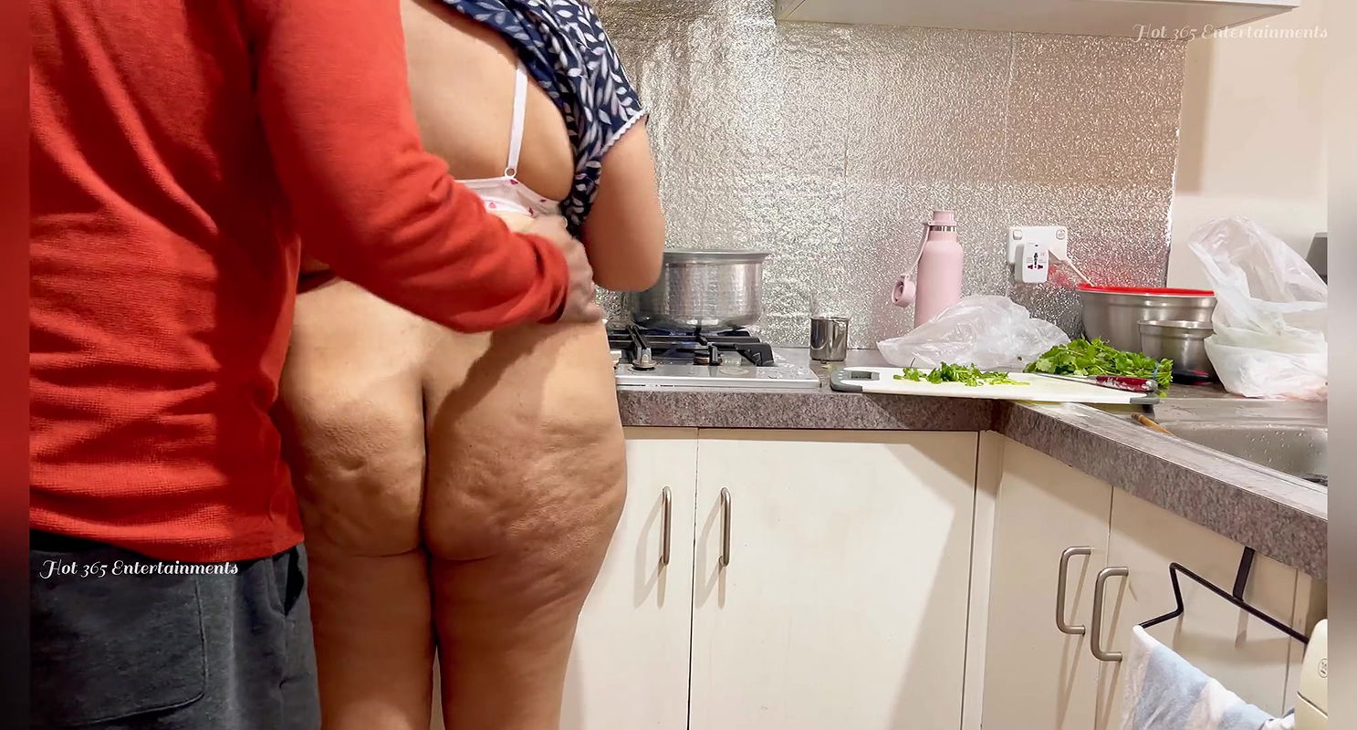 Romantic Indian Couple – Sexy Wife’s Night Wear Lifted Up, Ass Grabbed in the Kitchen