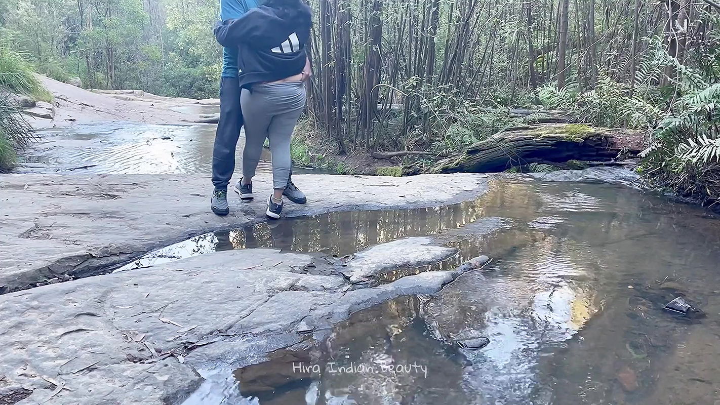 Pretty Indian Couple Making Love in River Side – Desi Outdoor Sex – Risky Sex