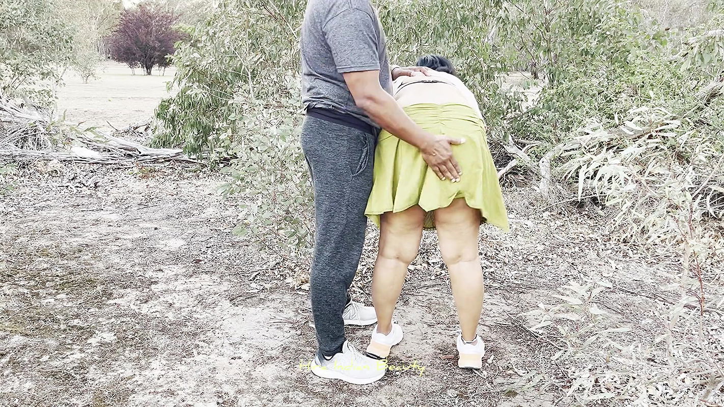 Indian MILF Gives Hardcore Blowjob – Outdoor Sex – Desi Mouth Fuck