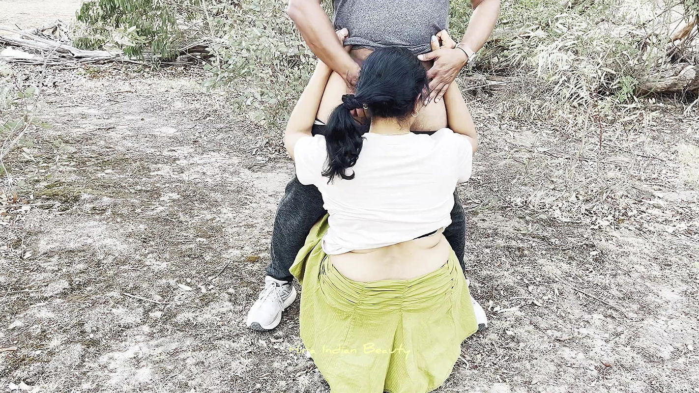 Indian MILF Gives Hardcore Blowjob – Outdoor Sex – Desi Mouth Fuck