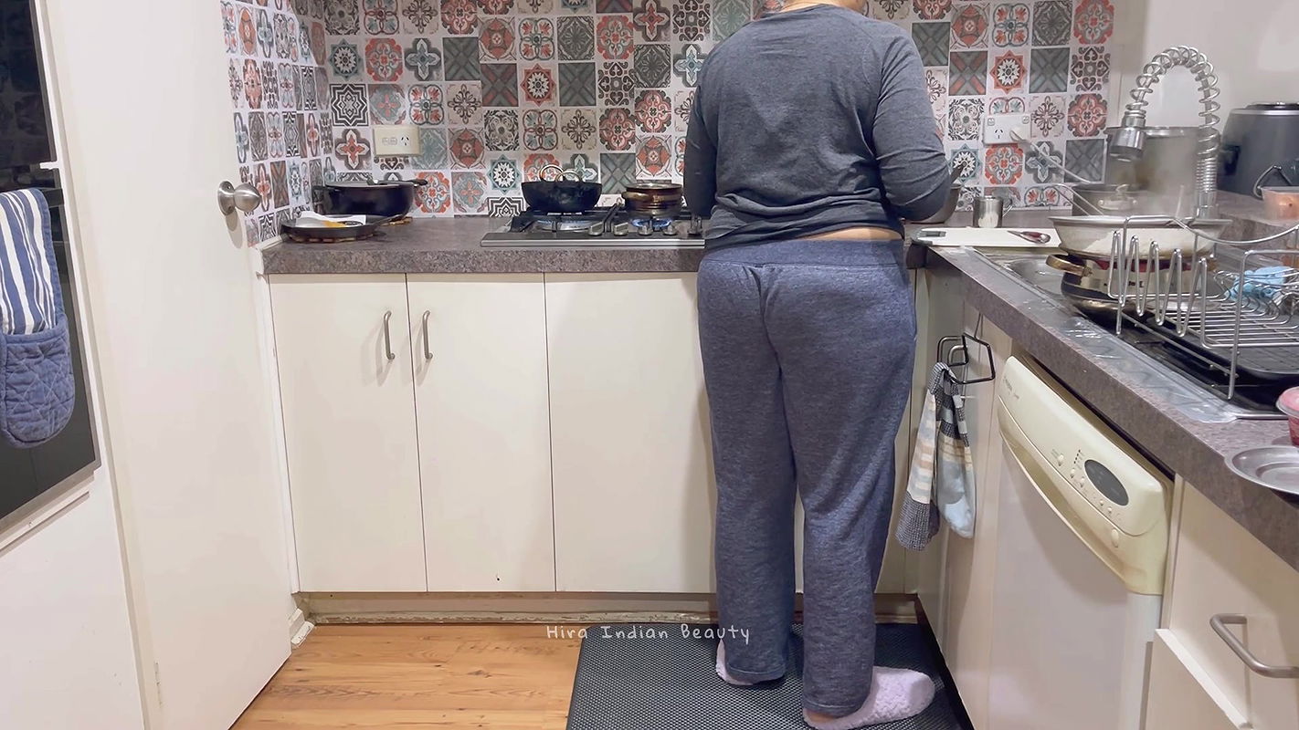 Hot Indian Kitchen Love Making with Step Sister – Milf Big Ass is Eaten, Kissed and Pressed!