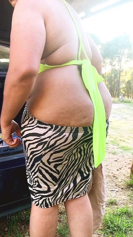 Hot Busty Gurl got caught naked Butt while changing dress in the Outdoor