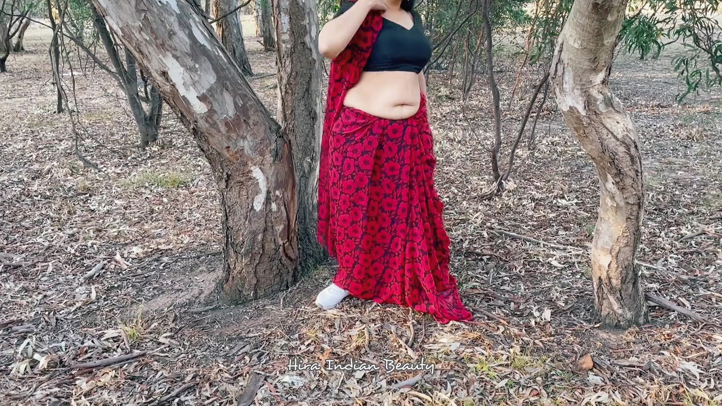 Horny Indian Housewife Cheating with Friend – Giving Deep Throat in Outdoor – Saree Sex