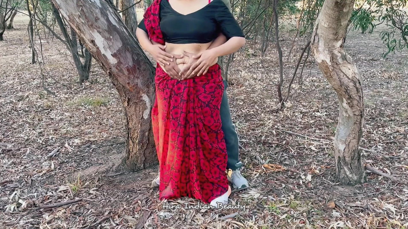 Horny Indian Housewife Cheating with Friend – Giving Deep Throat in Outdoor – Saree Sex