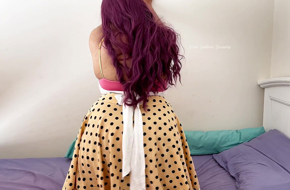 Hira Indian Beauty – How’s My Beautiful Ass in Skirt – Hottest Butt Shaking