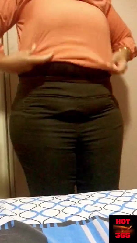 Busty Beauty Changes her Clothes..Sexy big booty show