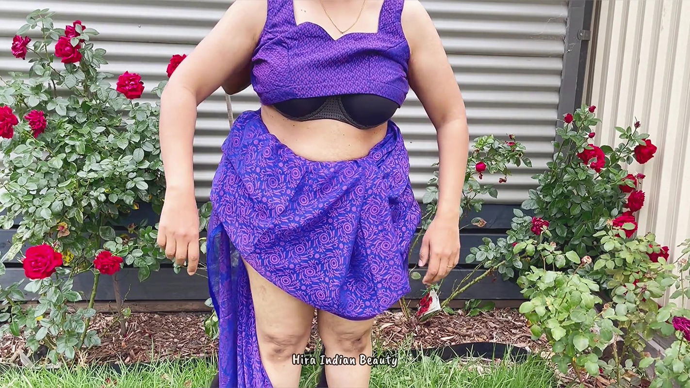 Big Boobs Indian Mom Wearing Traditional Saree – fucked in Doggy Style at Outdoor – Saree Sex