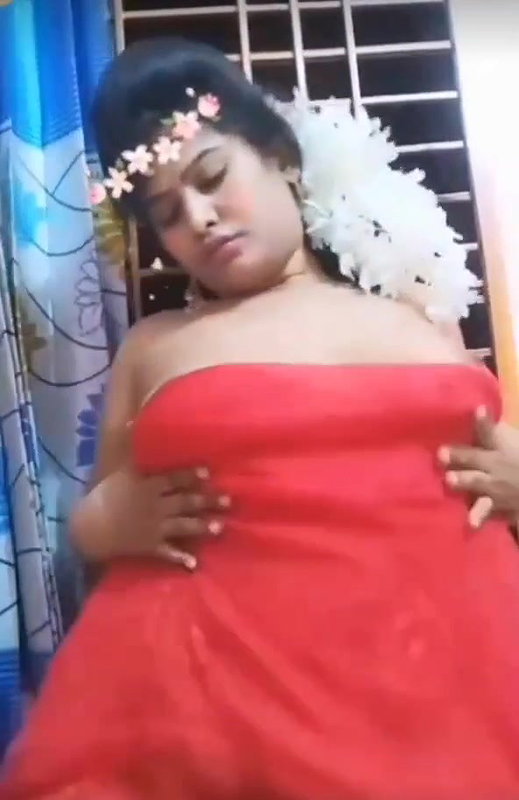 Bangladeshi Girl Showing