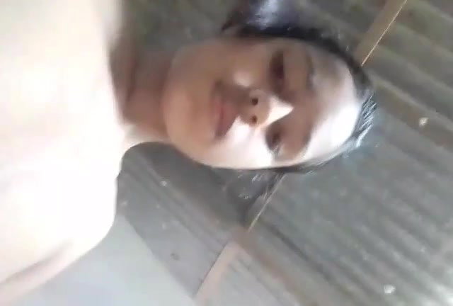 Young babe showing wet pussy