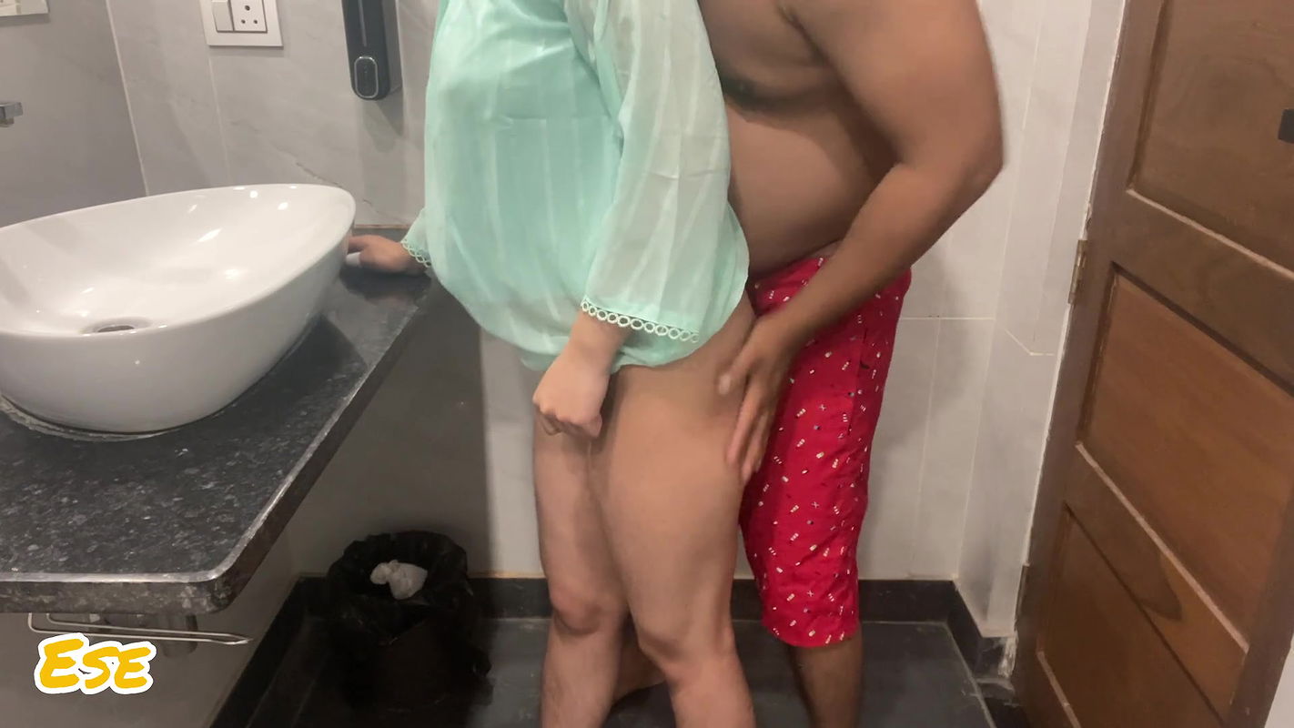 Hot Sister Got Banged by her horny borther in Bathroom