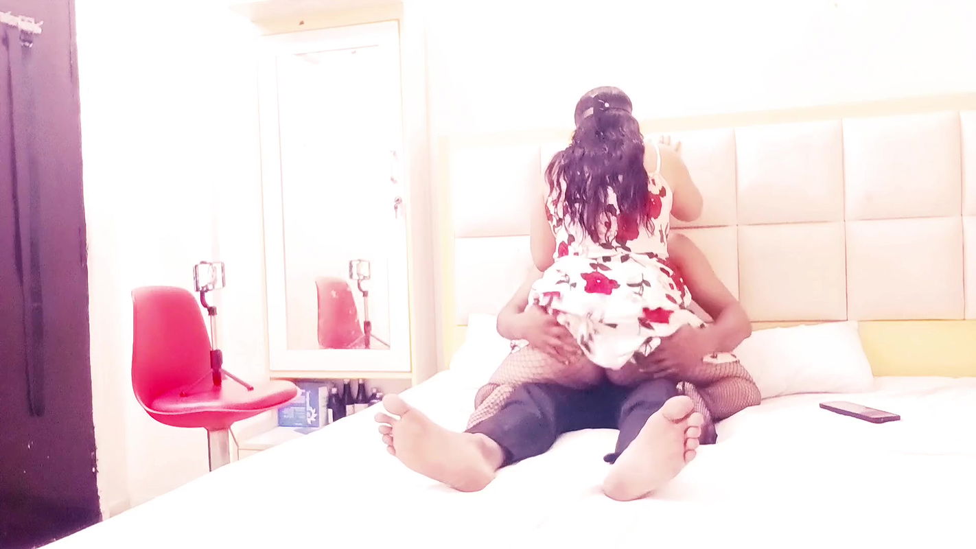 Hotwife Jaanvi Is Ready to Do Everything with Her Boss for Hike in Salary