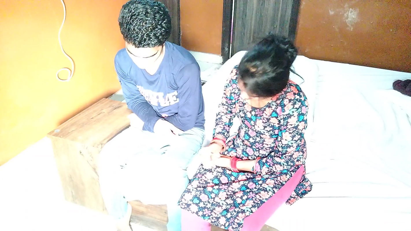 In the sunlight, the wife applied cream on it and blinked the husband’s face