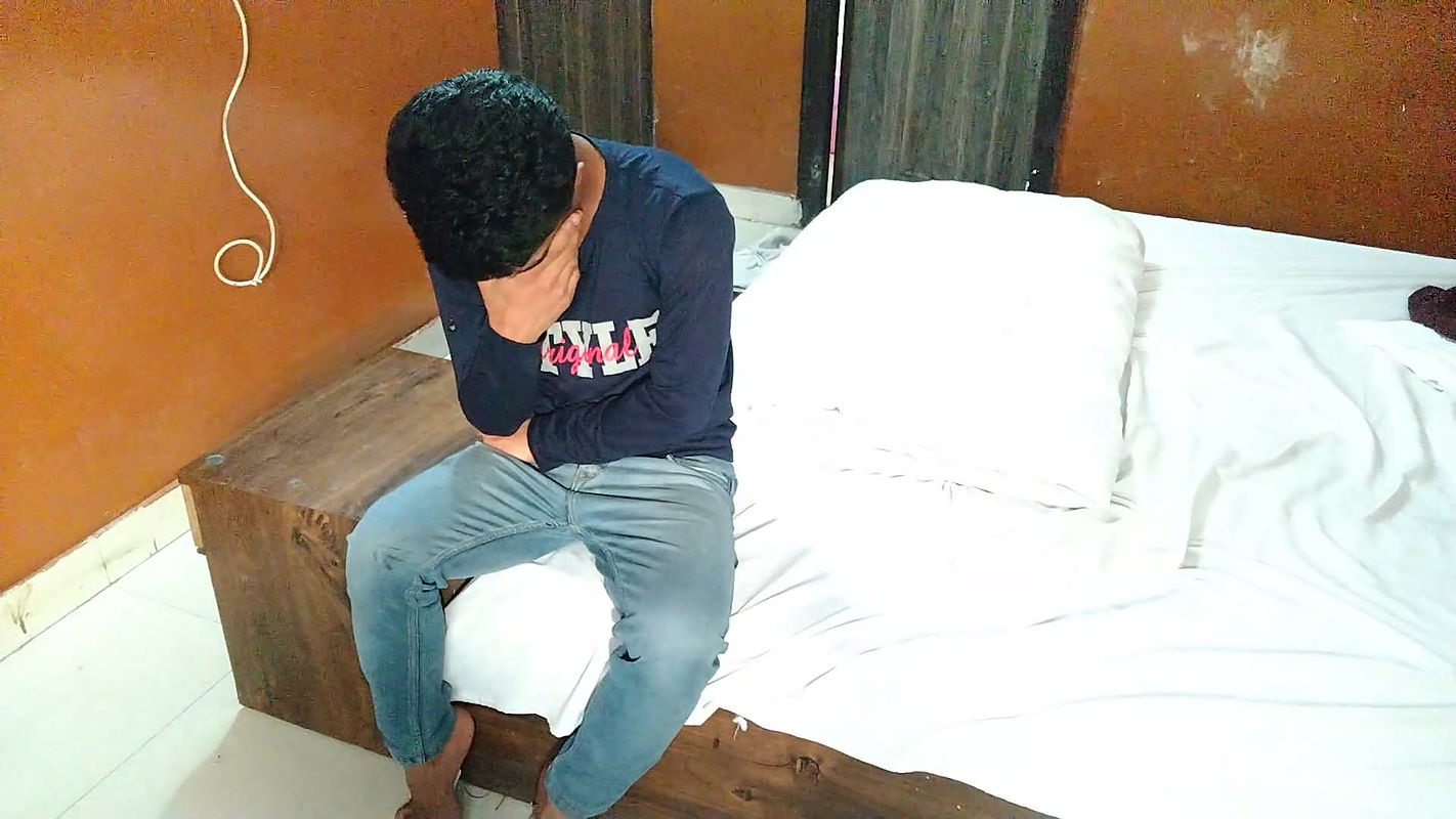 In the sunlight, the wife applied cream on it and blinked the husband’s face