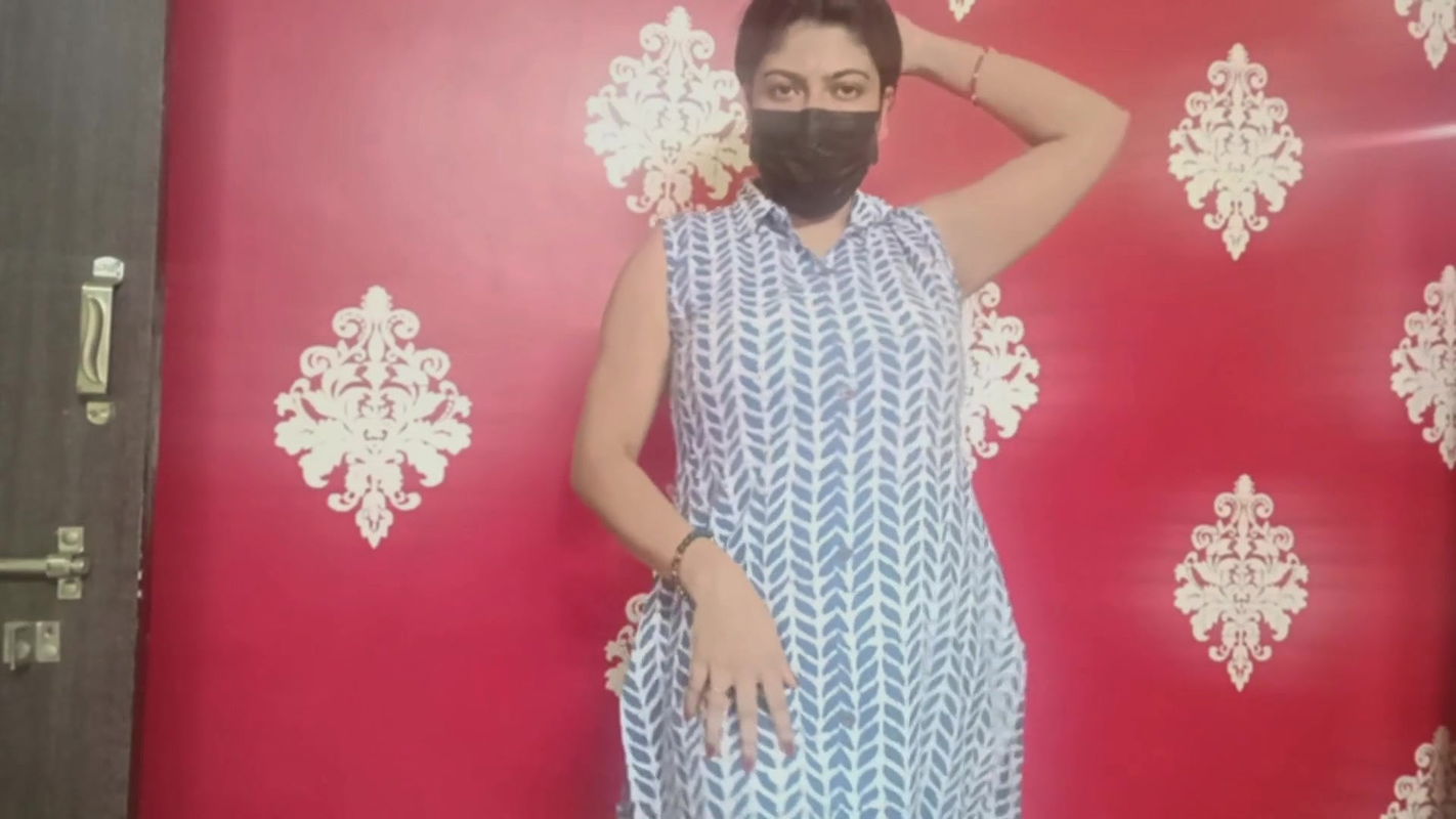 Indian Big Tits Mom Lavisha from Village in traditional dress– Caught Fingering Hairy Pussy and Big boobs