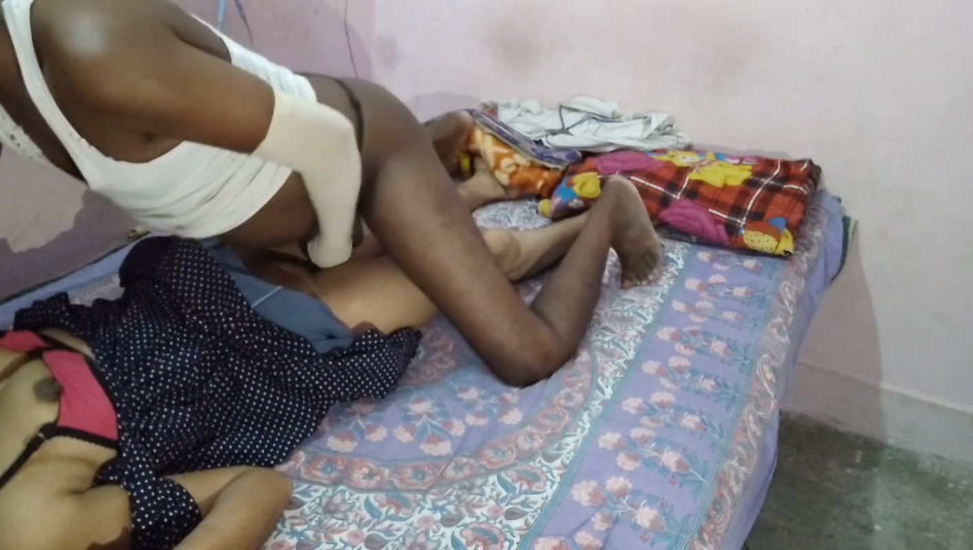 Indian desi cute bhabhi ke saath devar full enjoy fucked couple xxx video