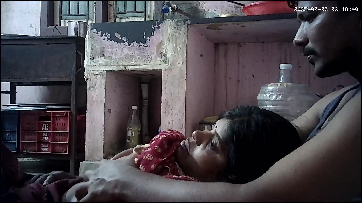 Indian village house wife and housband hot show enjoy movement