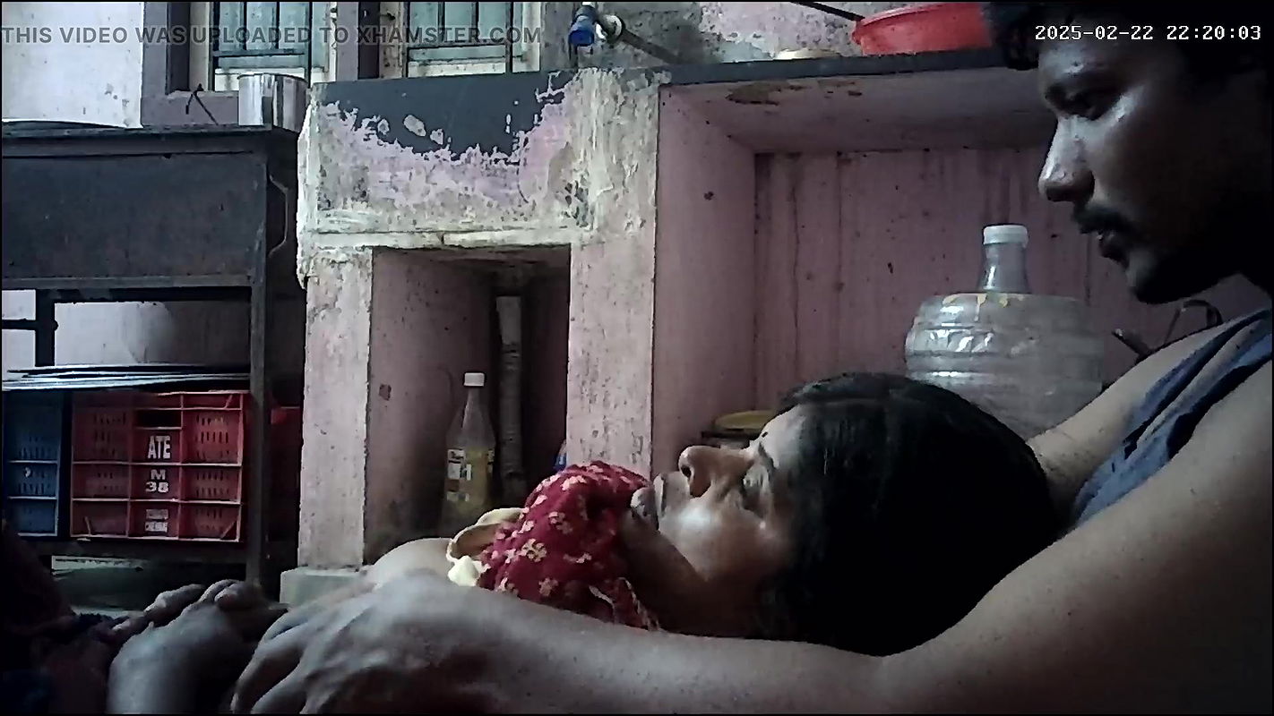 Indian village house wife and housband hot show enjoy movement