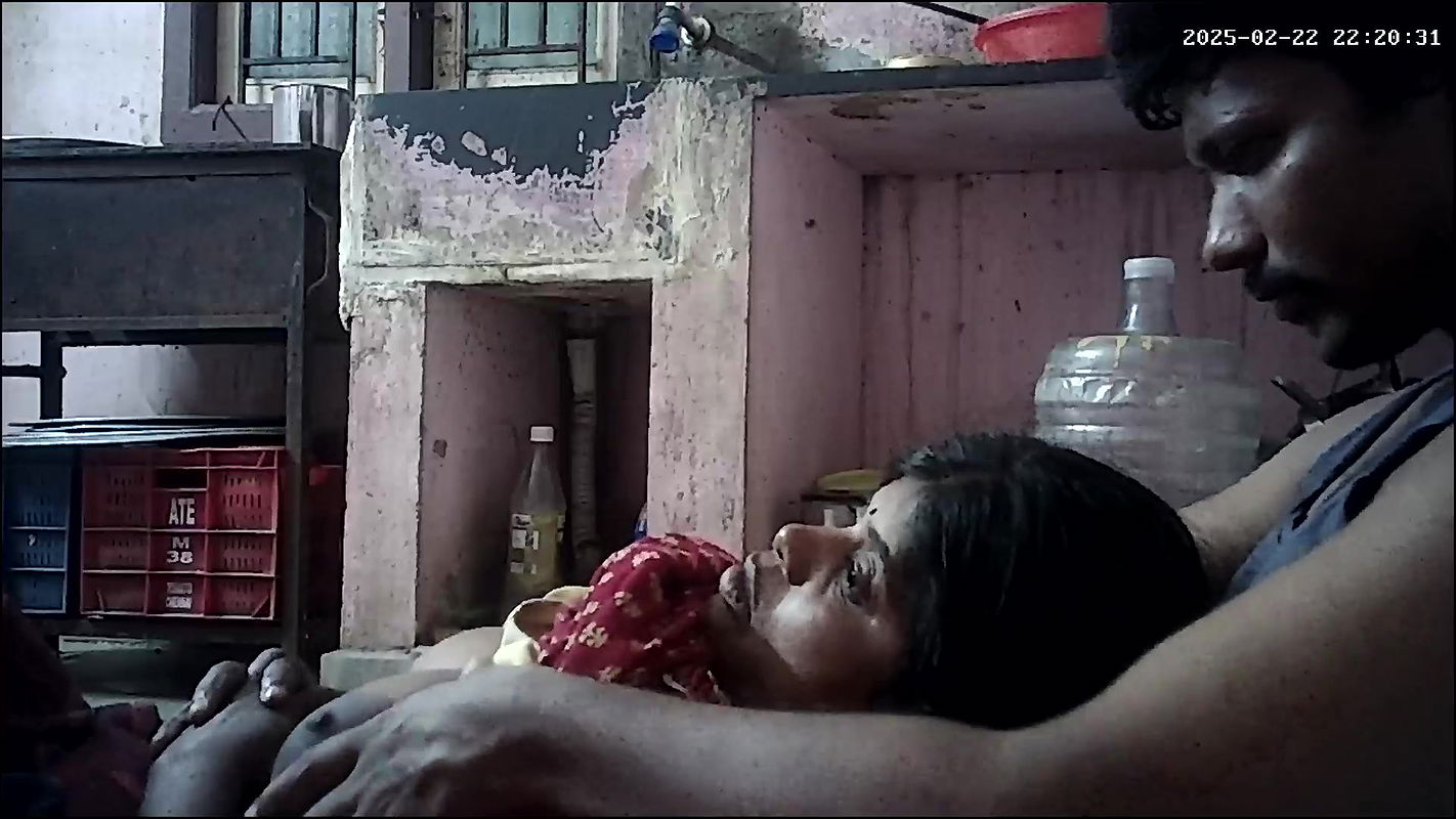 Indian village house wife and housband hot show enjoy movement