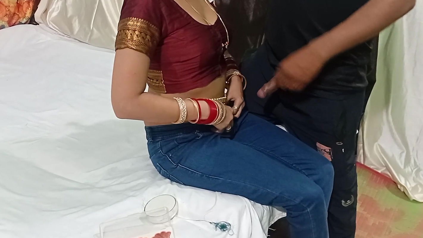 Makeup artist fucking new bride’s pussy during makeover