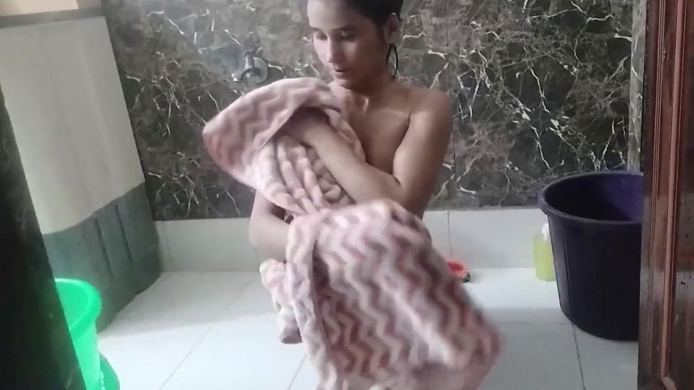 Muslim girl ka bathroom MMS video viral