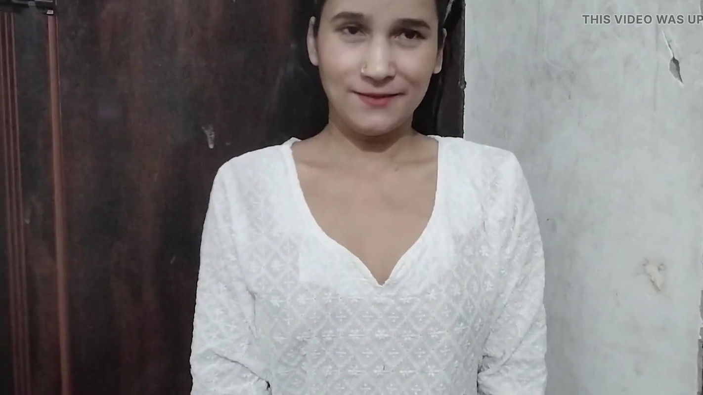 School girl ko kapde badalte dekh liya