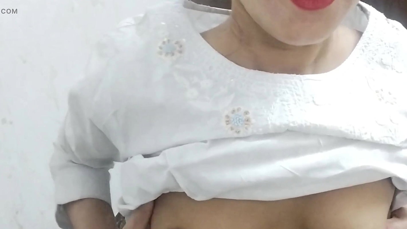 School girl ko kursi par baitha kar chod diya