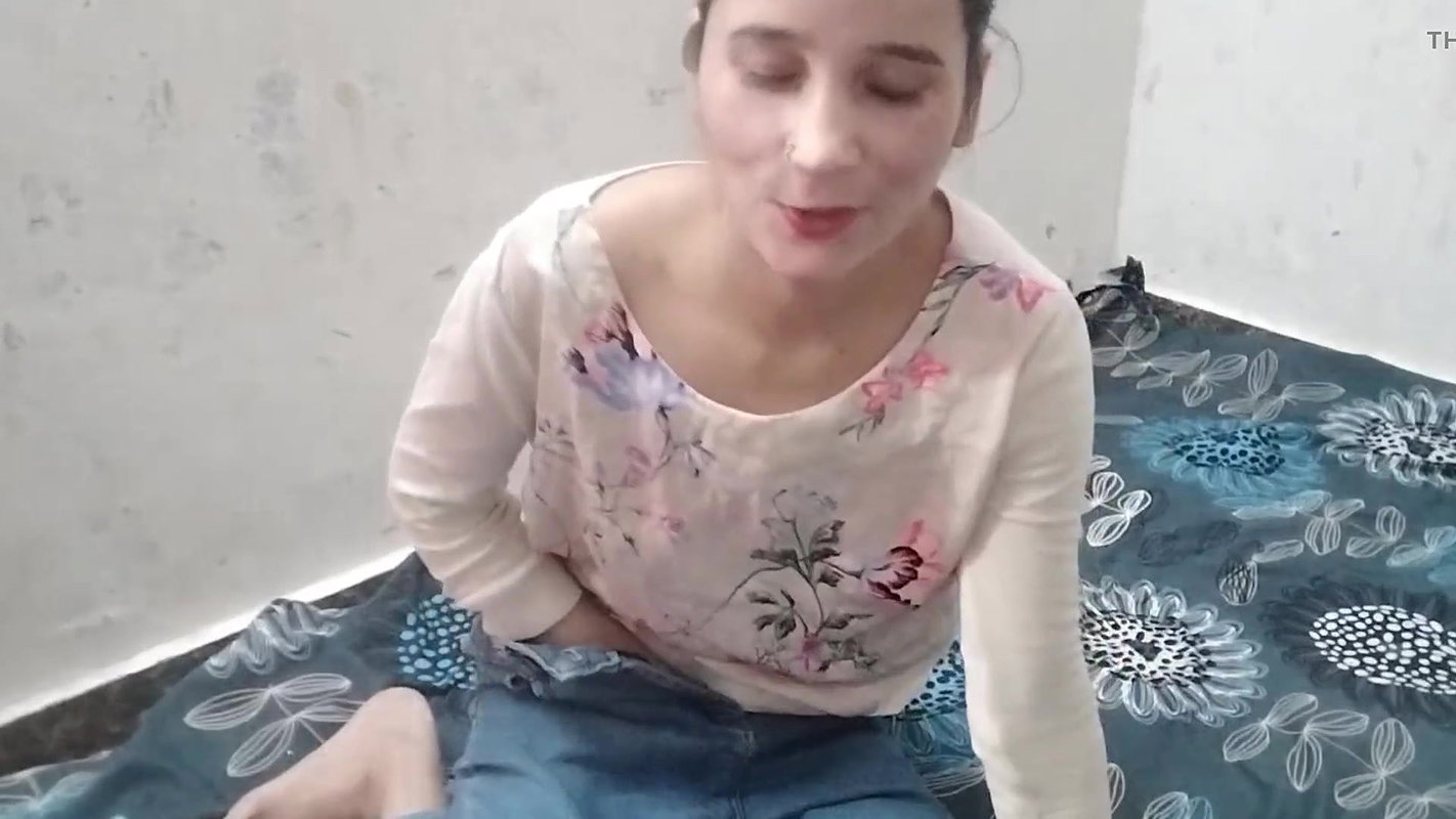 Soyi hui Step sister ko utha kar godi me chod diya