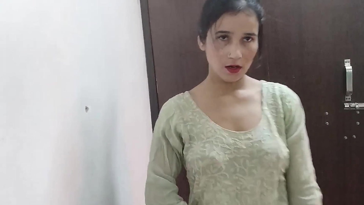 Step daughter ko ghar me band kar ke pel diya