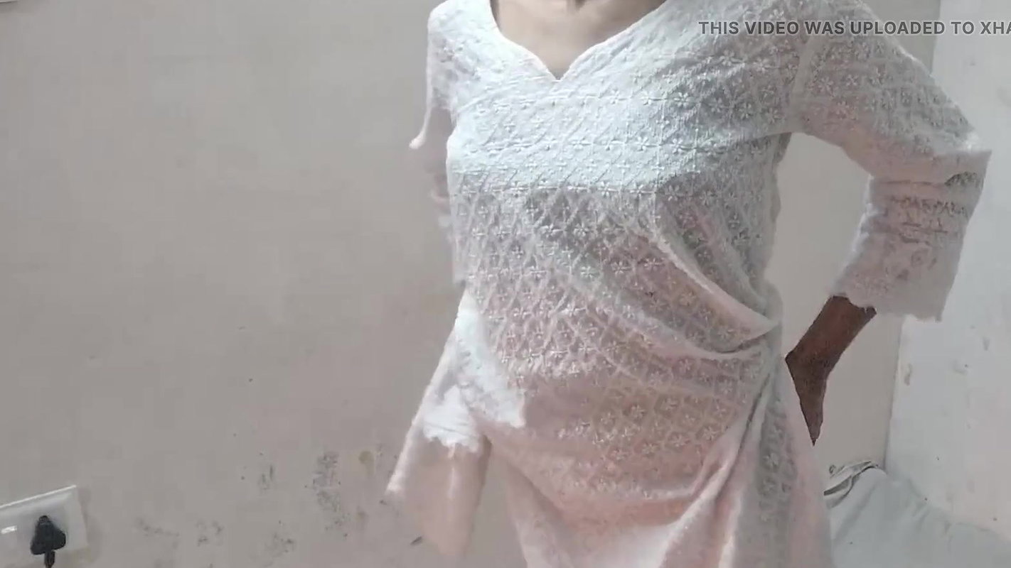 Step sister ko land par baitha kar chod diya